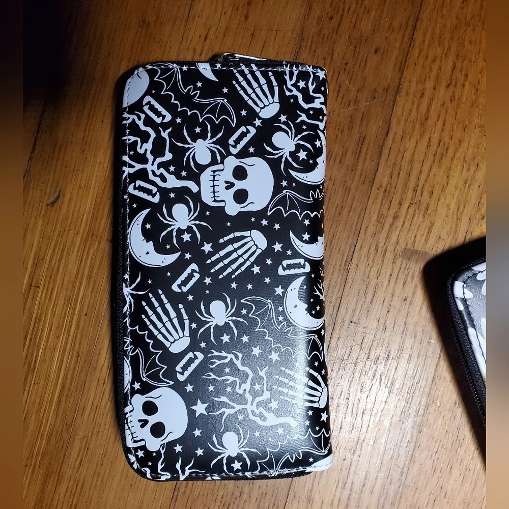 Wallets with Flowers and Skulls  ☠️ 💖